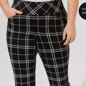 Plus Size Torrid Size 6 Pixie Ponte Pull on Flare Black & White Plaid Pants NWOT